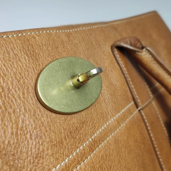 Authentic Mulberry Tan Leather Bag with Gold Accent - Picture 9 of 17